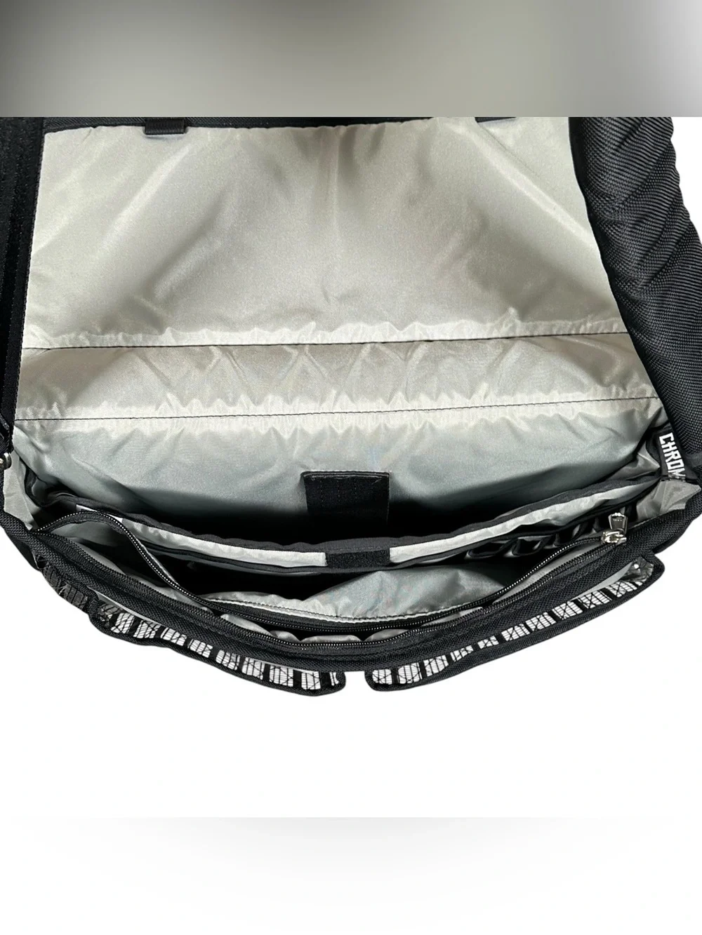 CHROME INDUSTRIES Duma Carbon Fibre Laptop Messenger Bag
